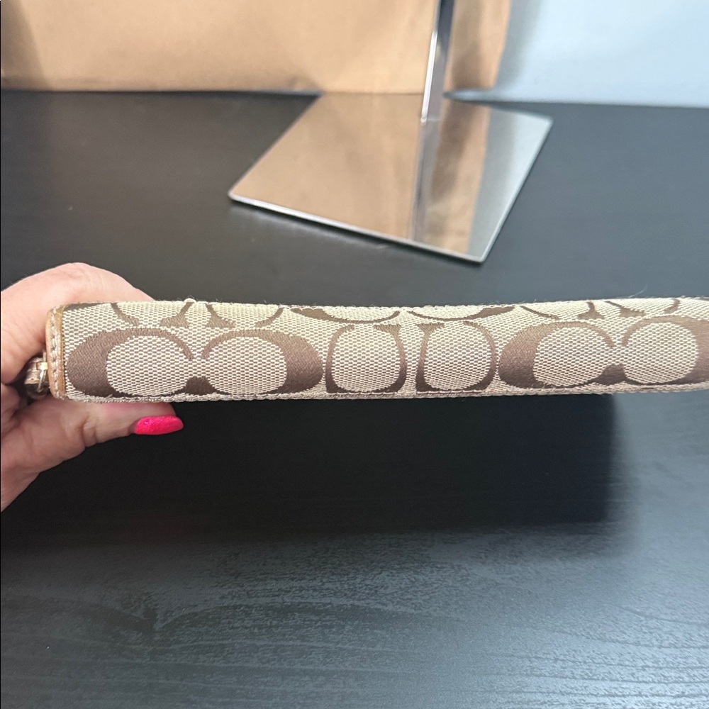 Coach Signature Stripe full zip wallet with interior legacy lining - Picture 9 of 12